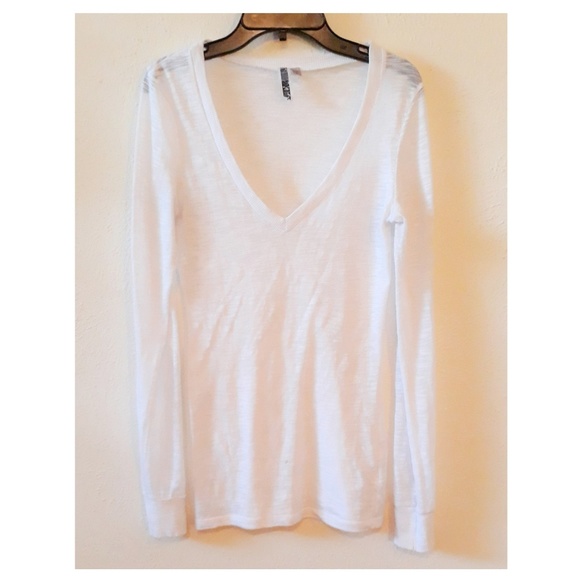 "BKE" Long Sleeve V-neck Shirt - Picture 1 of 3